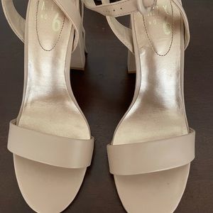 CUTE BEIGE HEELS